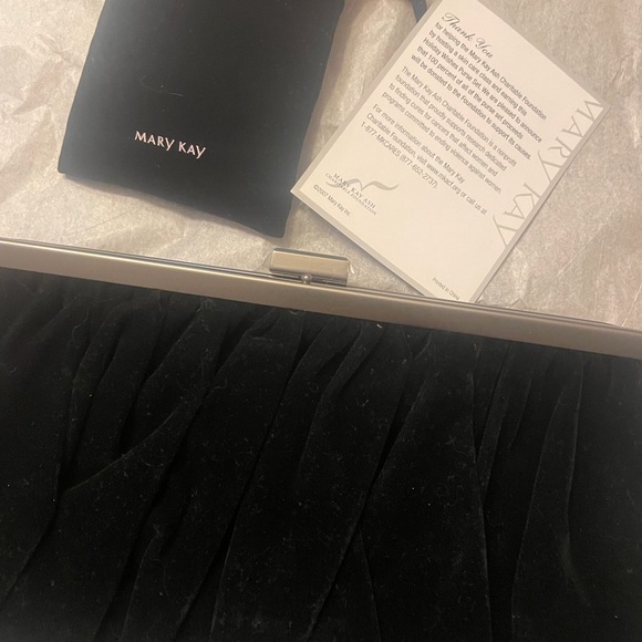 NEW Mary Kay Velvet Purse with Mirror Compact - Picture 2 of 10